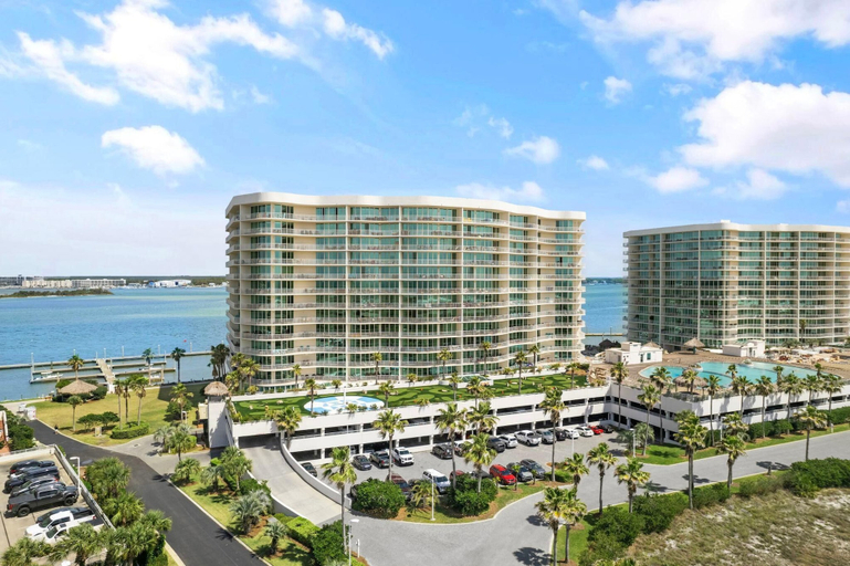 Exterior & Views 2, Caribe C104, Escambia