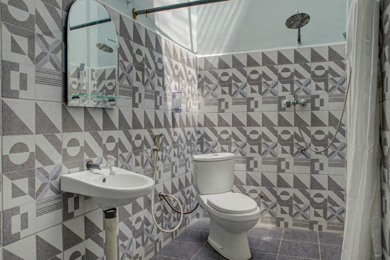 Bathroom 3, OYO 3266 Alifah Residence Syariah, Padang