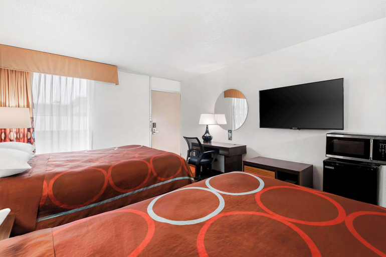 Bedroom 3, Super 8 by Wyndham Baton Rouge/I-10, East Baton Rouge