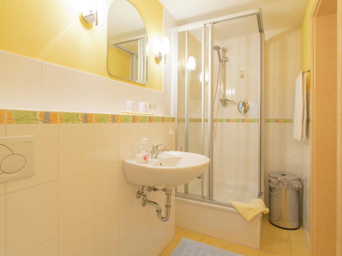 Bathroom 3, Waxweiler Flat Near City Center, Eifelkreis Bitburg-Prüm