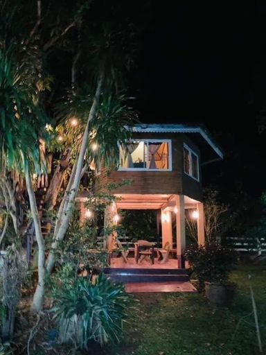 Exterior 4