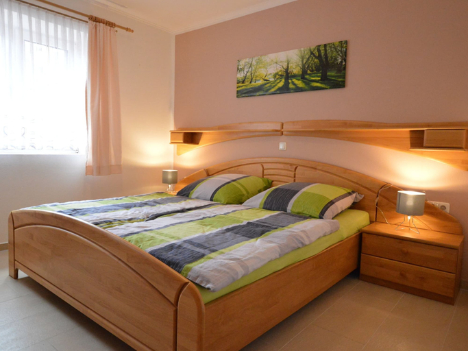 Bedroom 5, Modern Apartment in Eifel Near Forest, Vulkaneifel