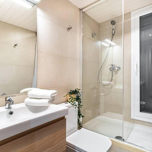 Others 2, SAGRADA FAMILIA - MODERN 6PP/ WIFI / AC/ SMART TV By MyRentalHost, Barcelona