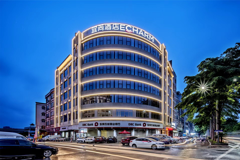 Exterior & Views