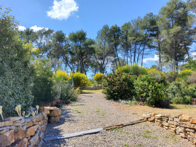 Others 2, Julias, Var