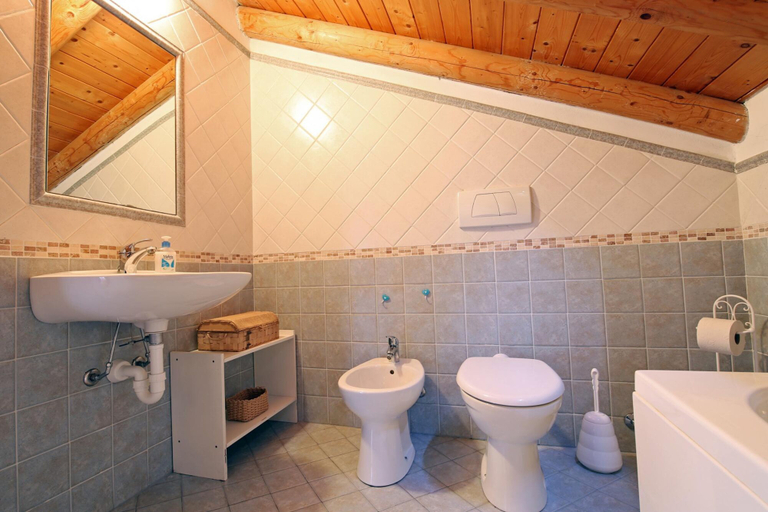 Room 4, Ca del Doss con Giardino by Wonderful Italy, Como