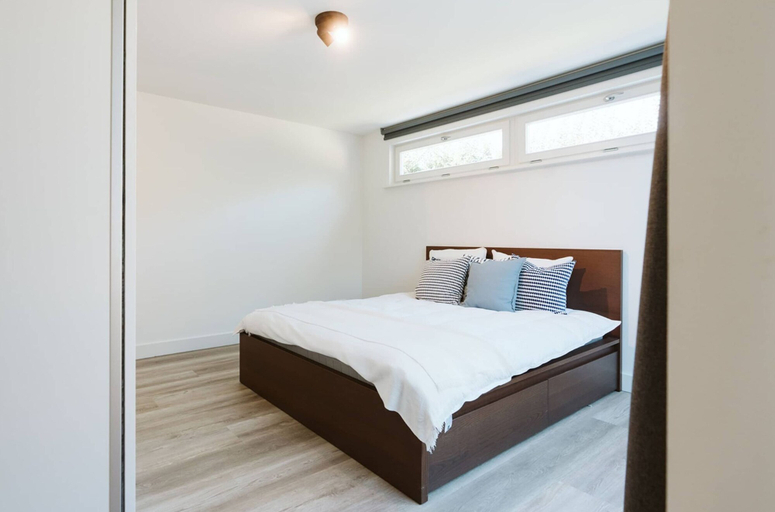 Room 2, Modern Holiday Home With Spacious Garden and Terrace Suitable for 5 People, Goedereede