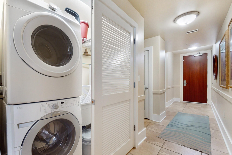 Bathroom 3, Caribe D216, Escambia