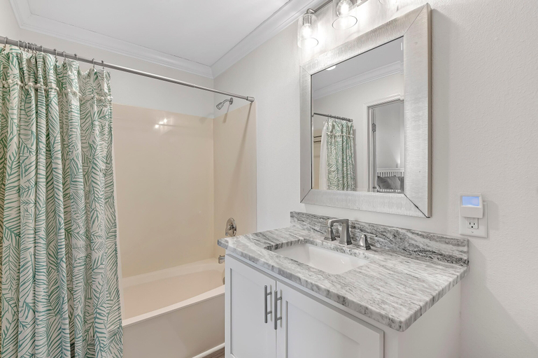 Bathroom 4, Spanish Key 604, Escambia