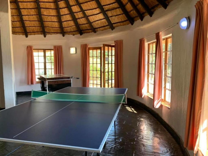 Shared lounge/TV area 5, Champagne Lane Resort, Uthukela