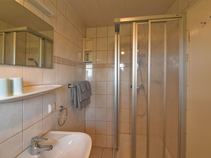 Bathroom, Charming Bungalow in Tabarz Thüringer Wald With Garden, Gotha