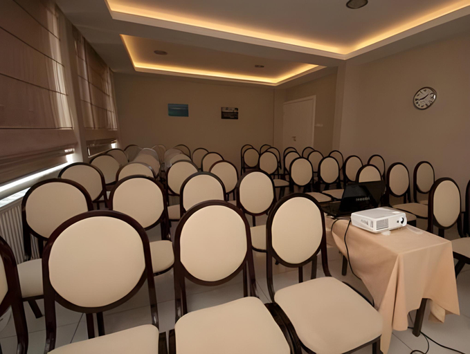 Others 4, Otel Diyojen, Merkez