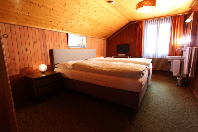 Bedroom 2, Hotel Restaurant Alpina, Oberhasli