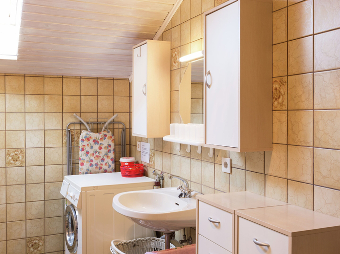 Bathroom, Peaceful Apartment in Reitersau Bavaria near Ski Area, Weilheim-Schongau