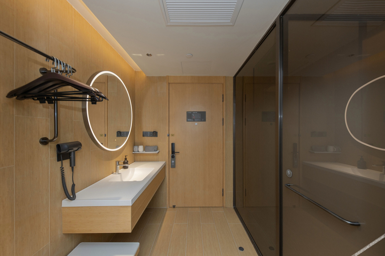 Bathroom 3, Ji Hotel Zhaoyuan Wenquan Road, Yantai