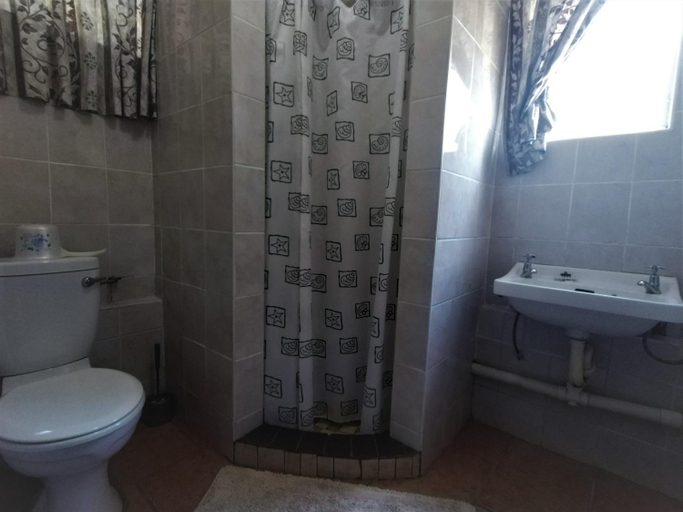 Bedroom 5, Klein Paradys, Ugu