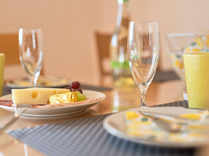 Food & Drinks 4, Sunny, Modern Furnished Apartment Your Favourite Place to Relax, Regen
