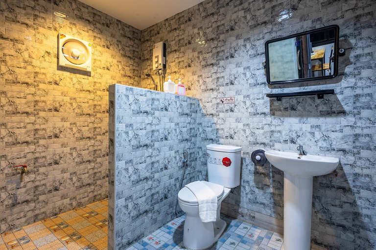 Bathroom 10