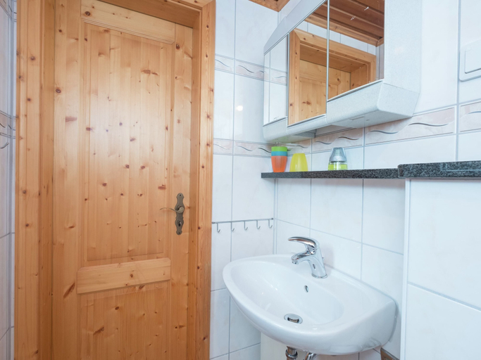 Bathroom 3, Luxurious Bungalow in Neustadt Harz With Private Terrace, Nordhausen