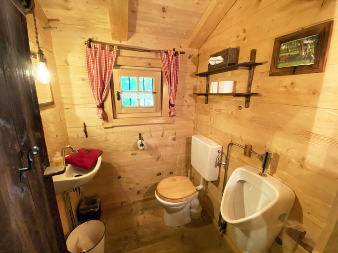 Bathroom 3, Bayerisches Refugium mit Sauna, Traunstein