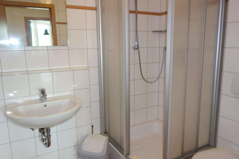 Bathroom 3, Modernes Apartment in Willingen mit Balkon, Waldeck-Frankenberg