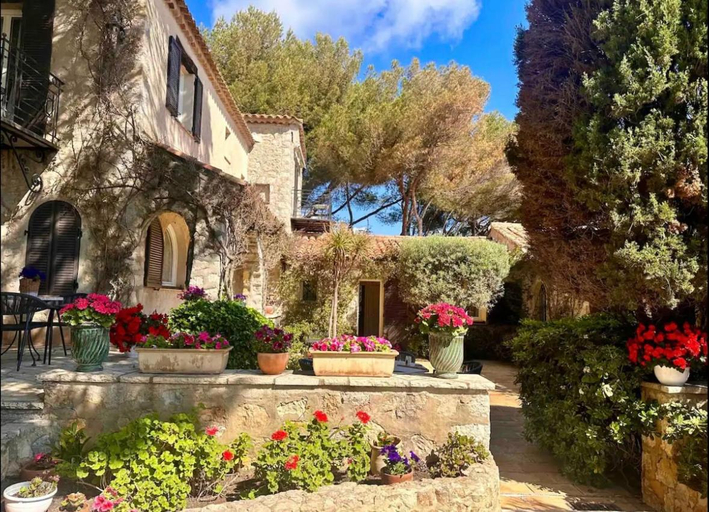 Others 3, Cap d’Antibes Sea view villa, Alpes-Maritimes