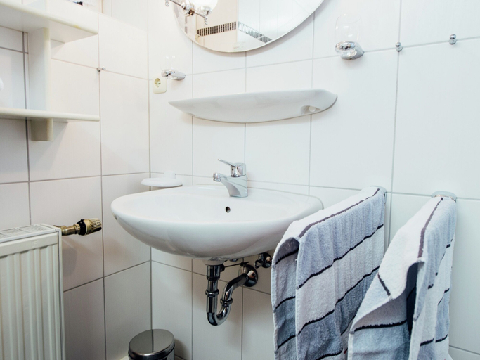 Bathroom 4, Modish Apartment in Plankenstein near Forest, Bayreuth