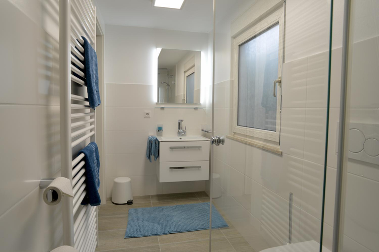 Bathroom, Gastehaus A und D Fischer, Groß-Gerau