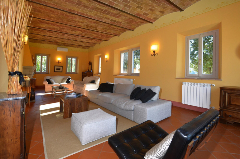 Room 2, Villa Paradiso 8 in Casole d Elsa, Siena