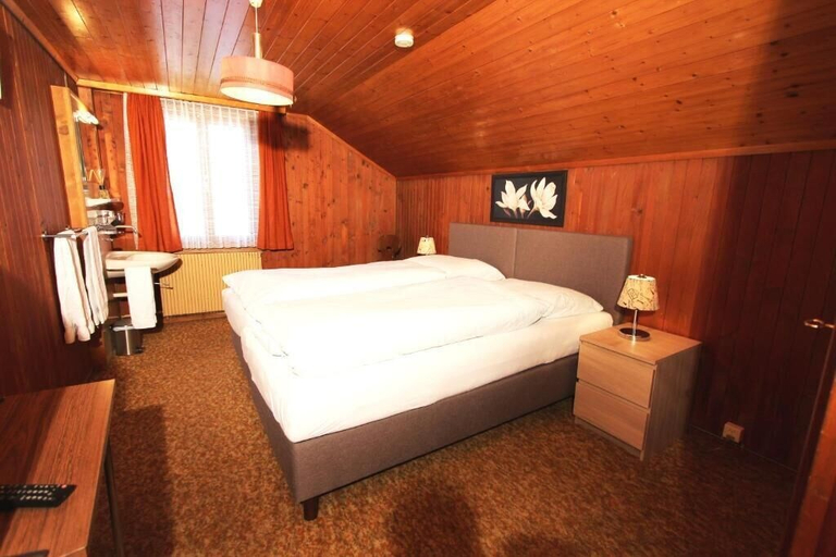 Bedroom 2, Hotel Restaurant Alpina, Oberhasli