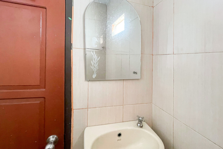 Bathroom 3, RedDoorz Seven 71 One, South Bengkulu