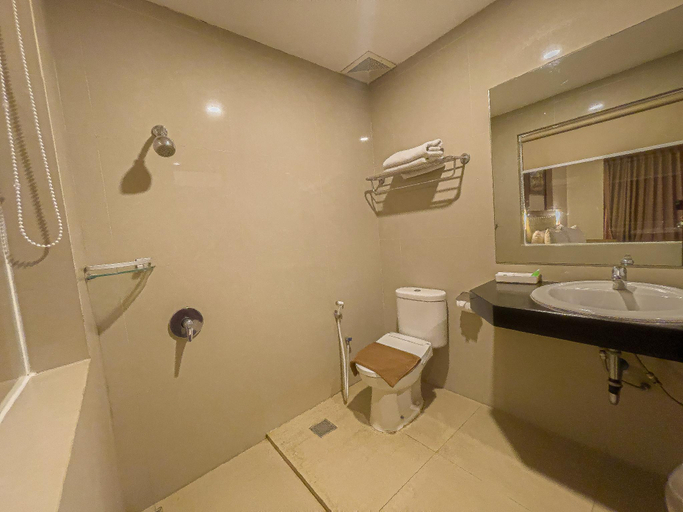 Bathroom 8