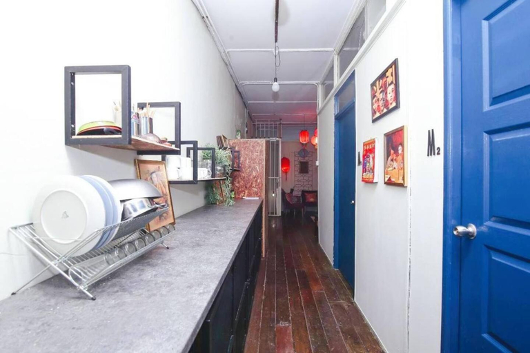 Others 3, 24 Seven B&B Mamasan, Kuching