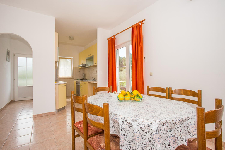 Others 3, Apartmani Ante Nobilo, Lumbarda