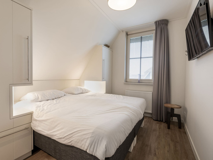 Bedroom 2, Friesland Villa w/ Sauna, Lemsterland