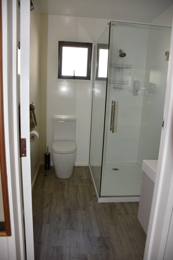 Bathroom 2, Roxburgh Motels, Central Otago