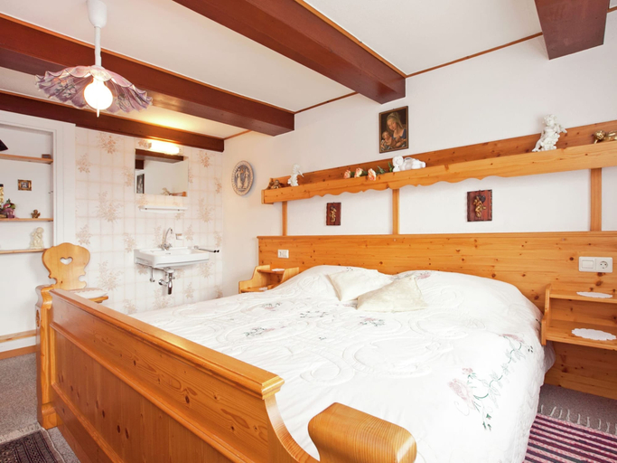 Bedroom 3, Ferienwohnung im Schwarzwald mit Garten, Waldshut