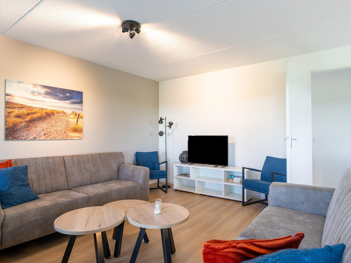 Living room 4, Spacious Holiday Home With Sauna, Tholen