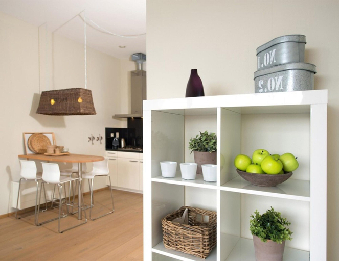 Others 3, Modern Apartment Overlooking the Harbor, Den Haag
