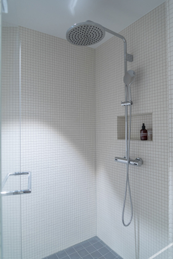 Bathroom 3, Hotel Caspar, Muri