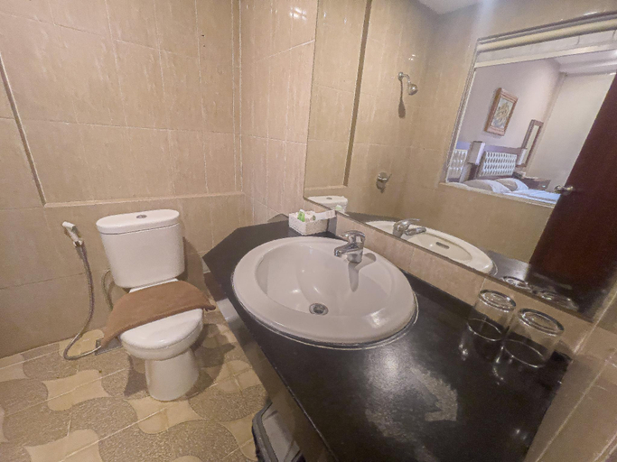 Bathroom 10