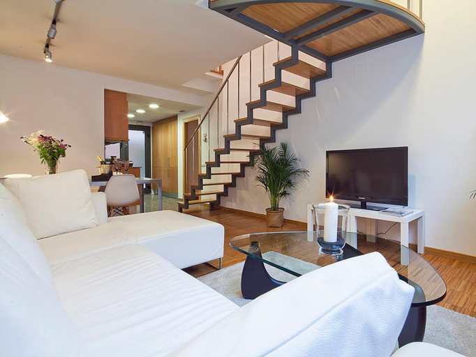 Bedroom, My Space Emirates - Charming Duplex in Barcelona ideal for Families or Friends, Barcelona