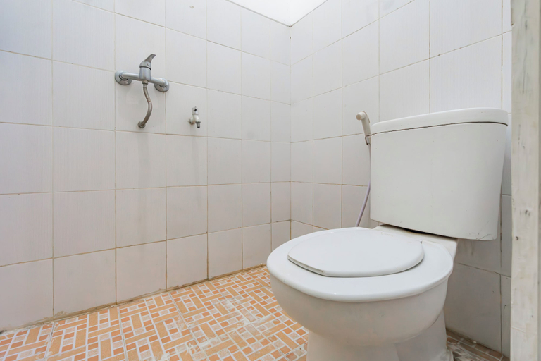Bathroom 3, Hotel O Ita Homestay Syariah, Sidoarjo