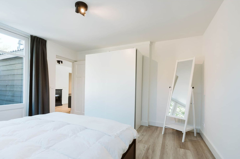 Room 3, Modern Holiday Home With Spacious Garden and Terrace Suitable for 5 People, Goedereede