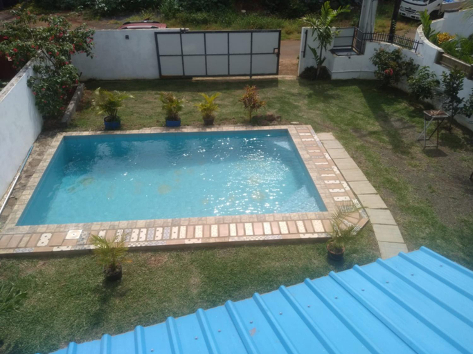 Sport & Beauty 4, Groundfloor Apartment and Firstfloor Apartment with charming pool near sandy beach and commerces nea