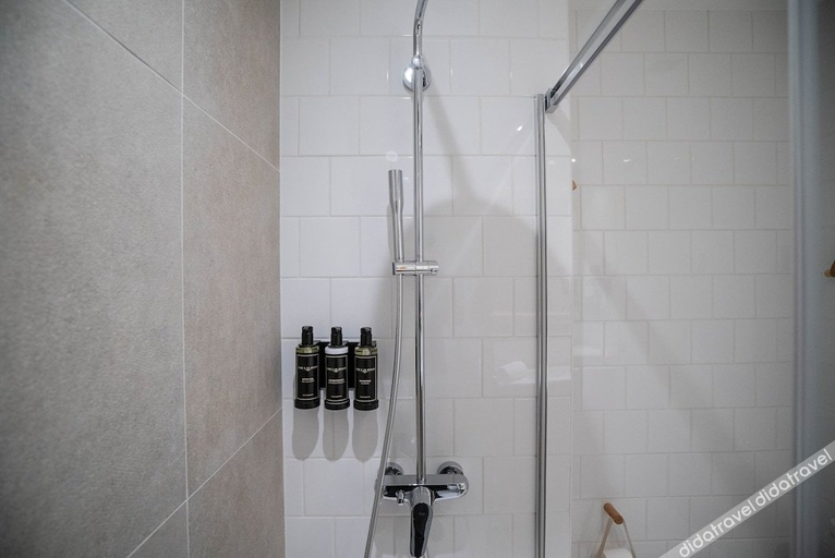 Bathroom 4, Smartr Madrid Gran Vía Apartments, Madrid