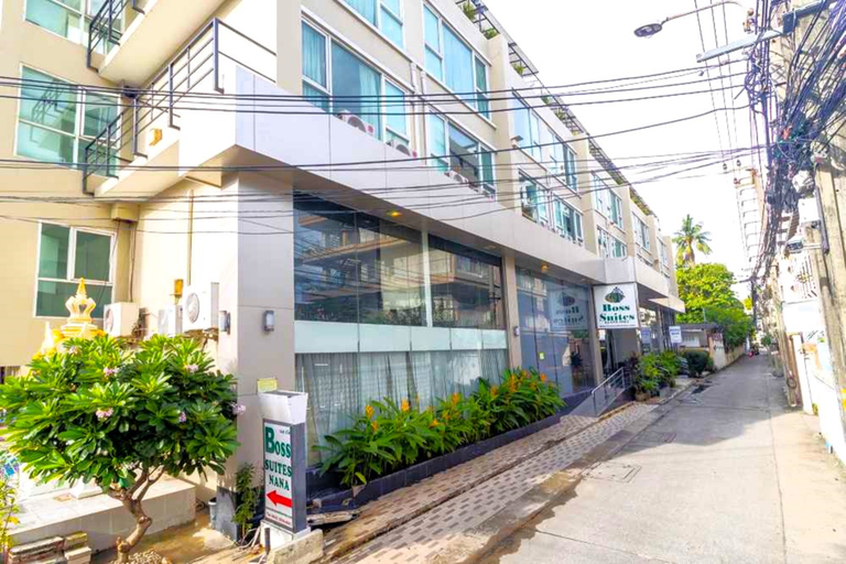 Boss Suites Nana Hotel, Khlong Toey