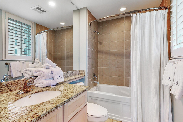 Bathroom 4, Indigo East 606, Escambia