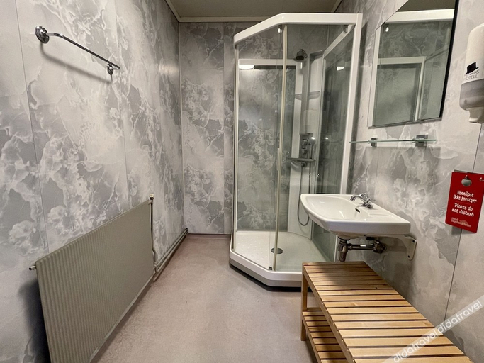 Bathroom 3, Henriks Hotell, Skien