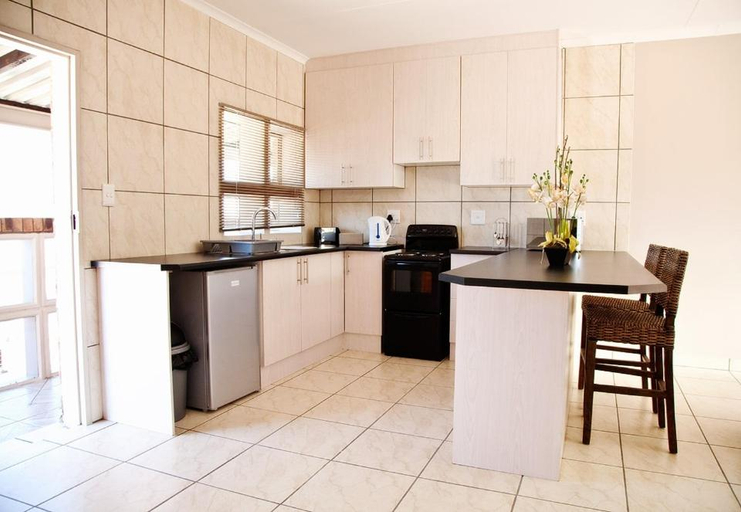 Others 2, 12 On Top Guesthouse, Gert Sibande
